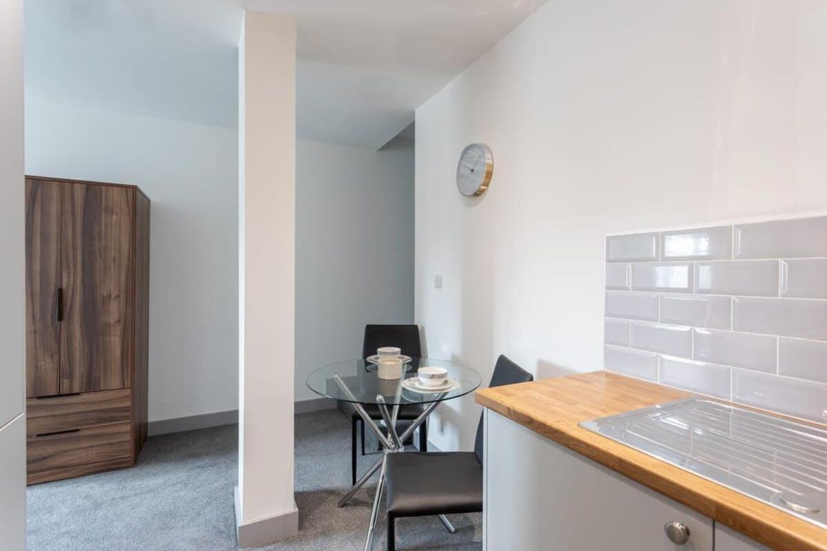 Modern 1 Bedroom Apartment Leeds Лидс Экстерьер фото