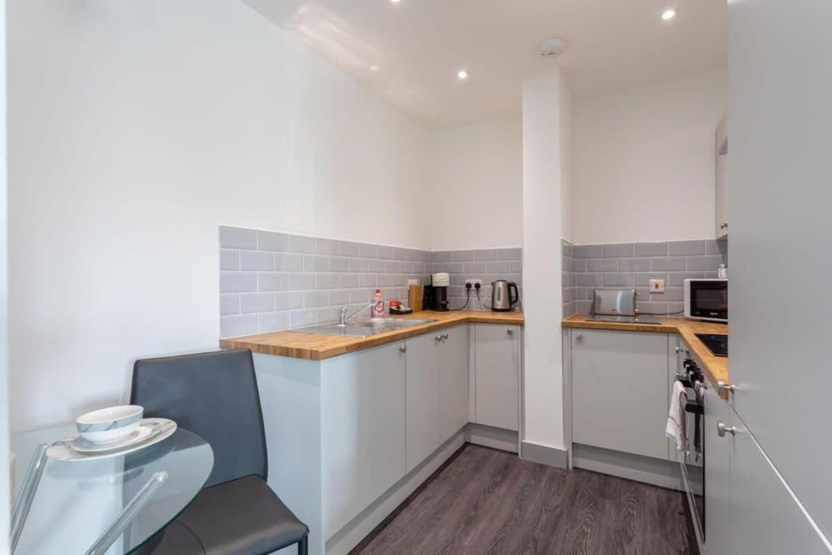 Modern 1 Bedroom Apartment Leeds Лидс Экстерьер фото