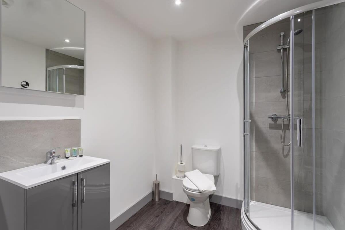 Modern 1 Bedroom Apartment Leeds Лидс Экстерьер фото