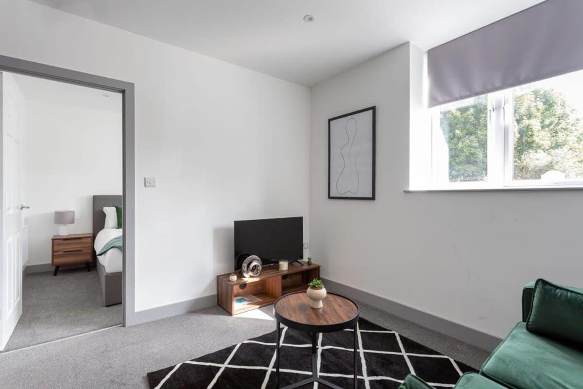 Modern 1 Bedroom Apartment Leeds Лидс Экстерьер фото